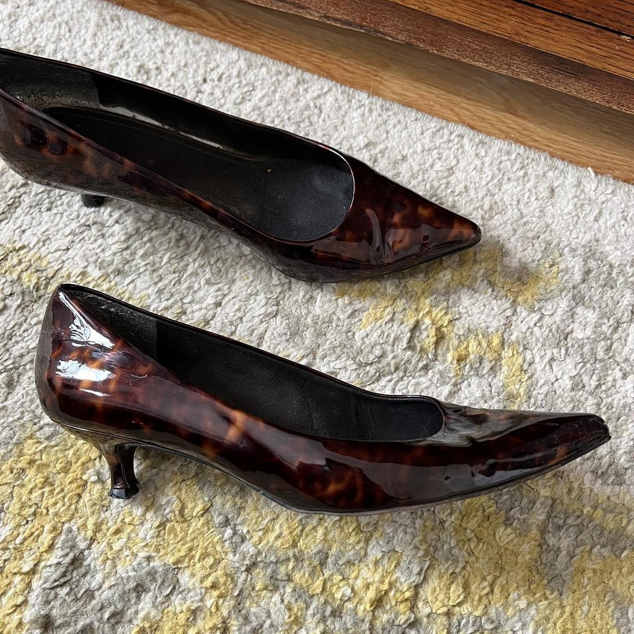 stuart weitzman kitten heels