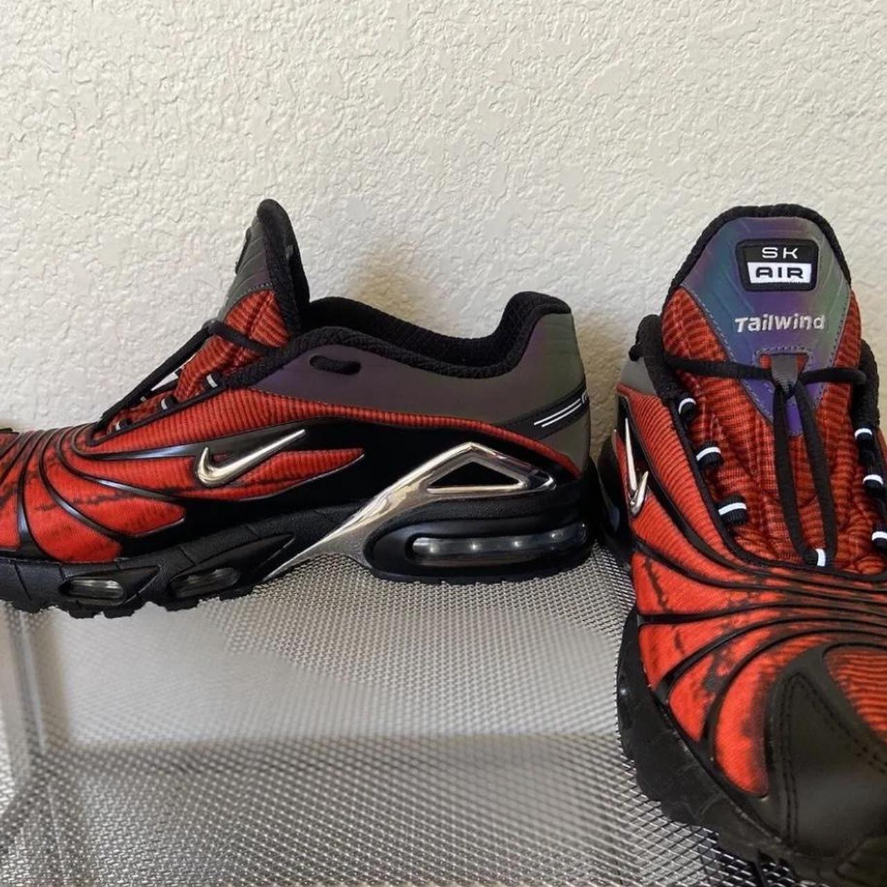 tailwinds red and black