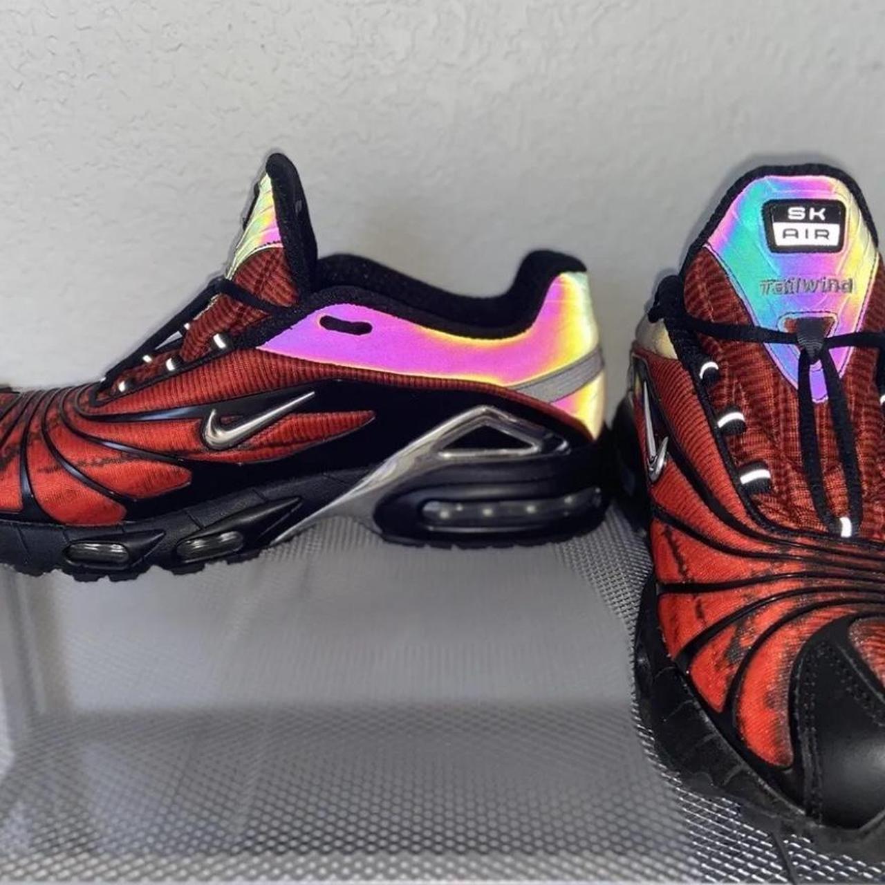 tailwinds red and white