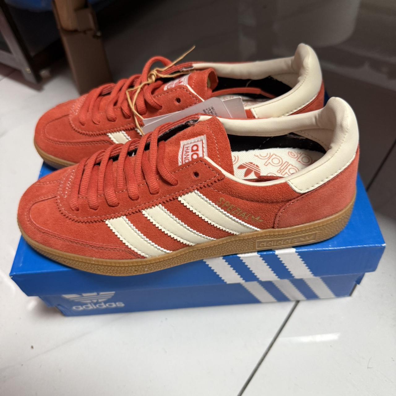 item listed by zoeyandrong