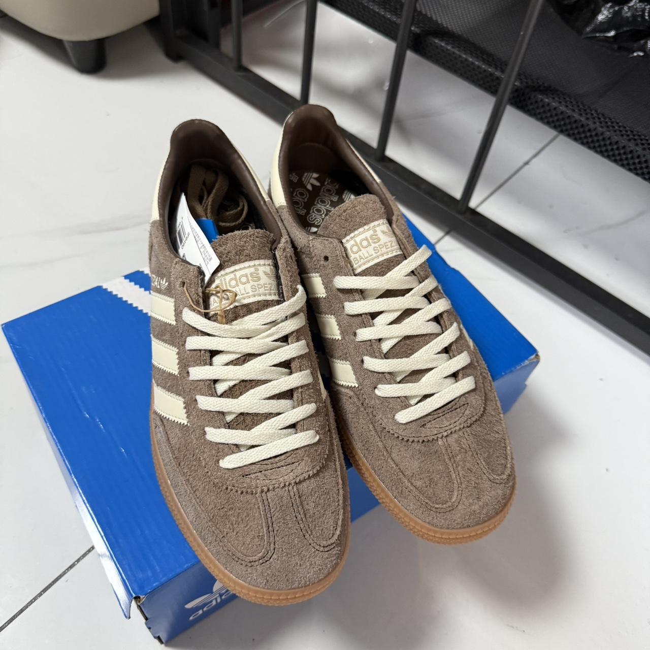 item listed by zoeyandrong