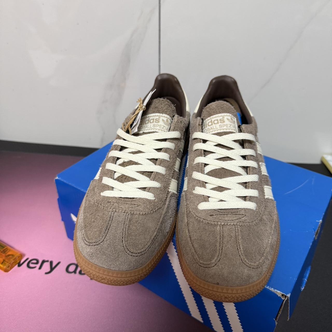 item listed by zoeyandrong