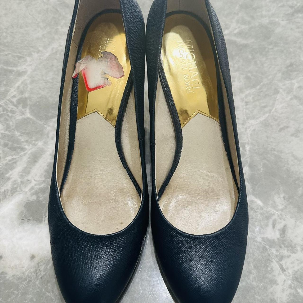 Michael kors pumps navy online