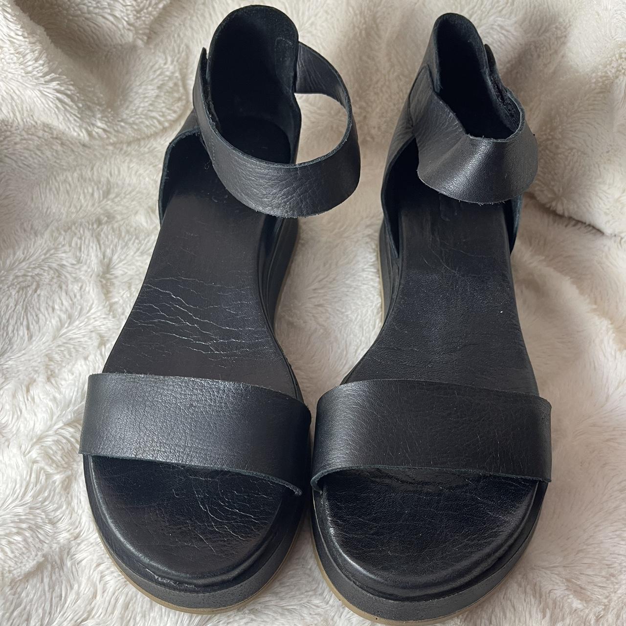 Wittner discount black sandals