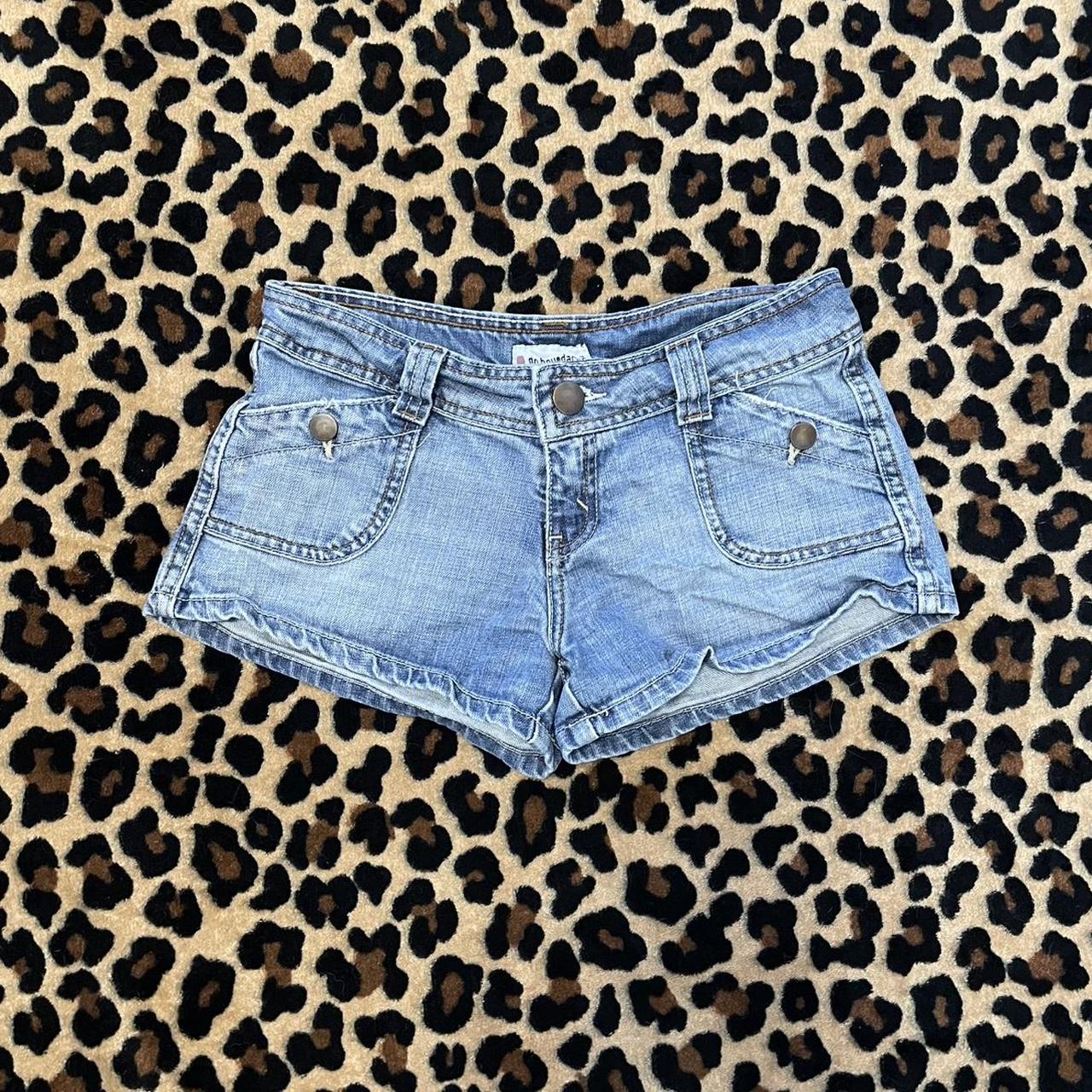 item listed by trash1kouture
