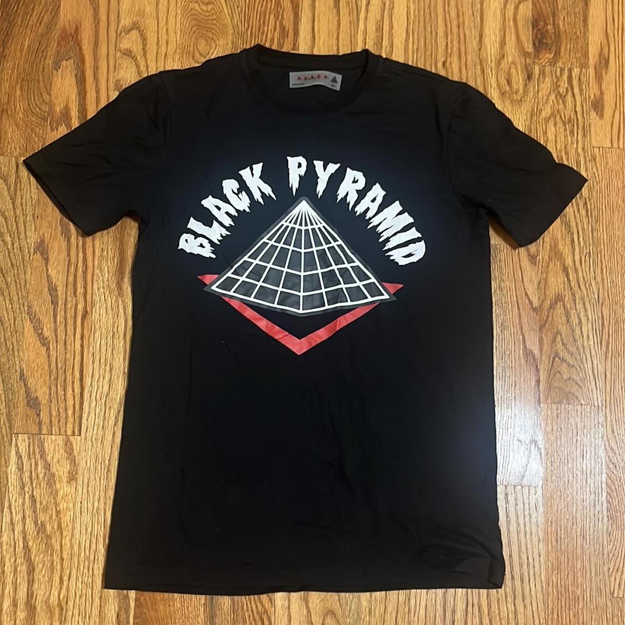 ストア black pyramid t シャツ