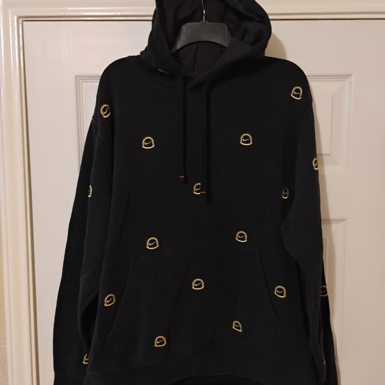 Nike Men's Hoodie - Black/Gold - XL – Nike hoodie size XL pre-loved in great …