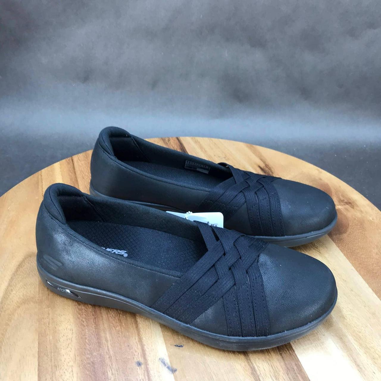 Skechers black hotsell trainers size 7