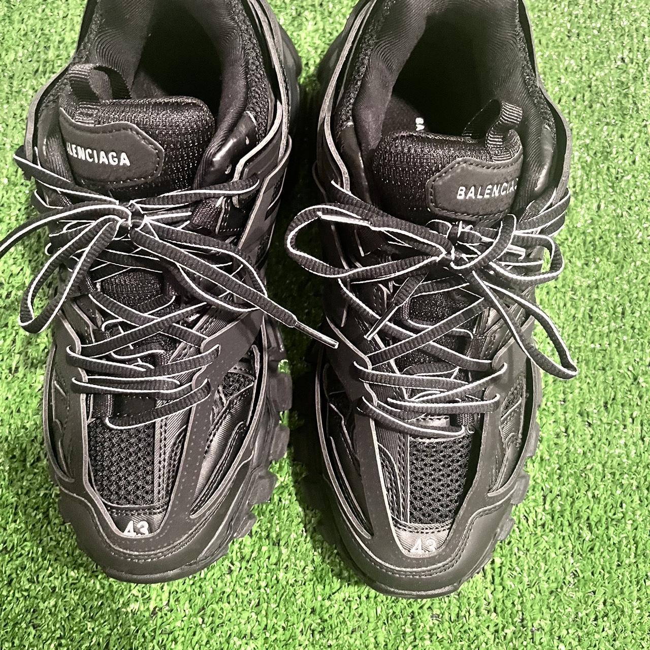 balenciaga race runner triple black