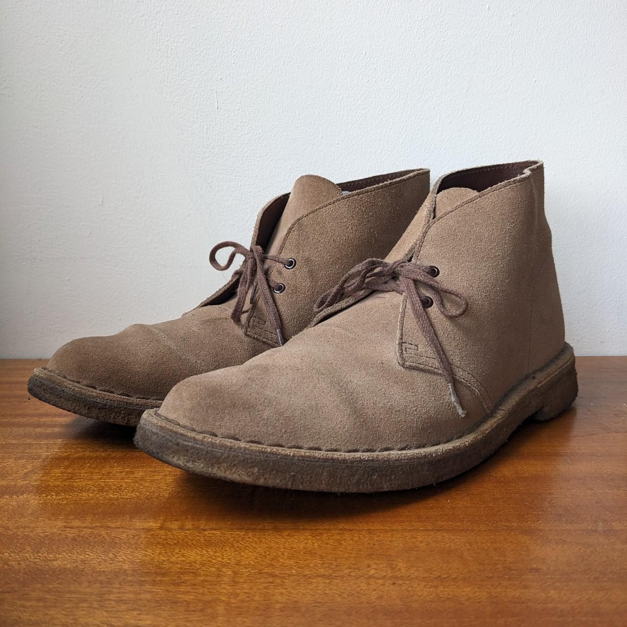 clarks desert boots tan