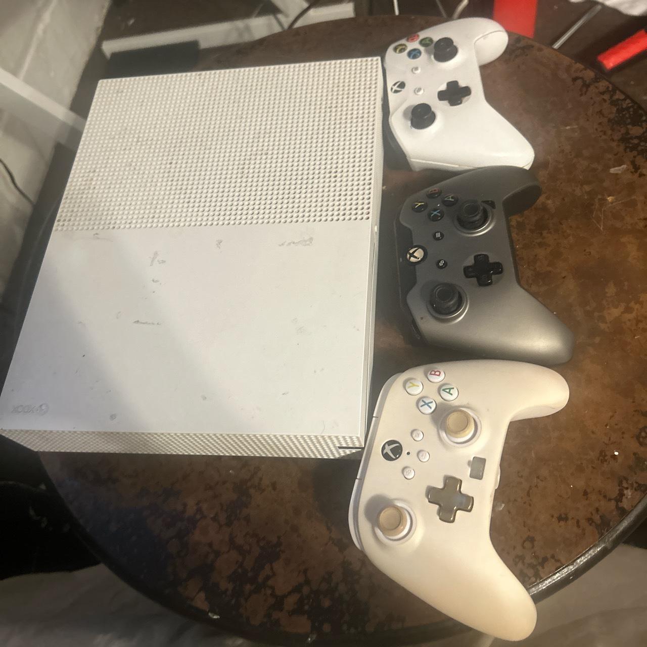 Old Xbox one s with 3 controllers - Depop