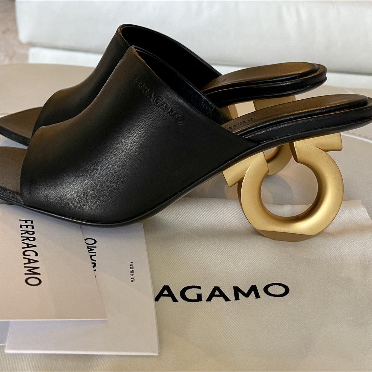 サンダル・ミュール Salvatore Ferragamo Astro Women's Sandals Beige Leather Salvatore Ferragamo Sandals Women Leather Beige/Mascarpone
