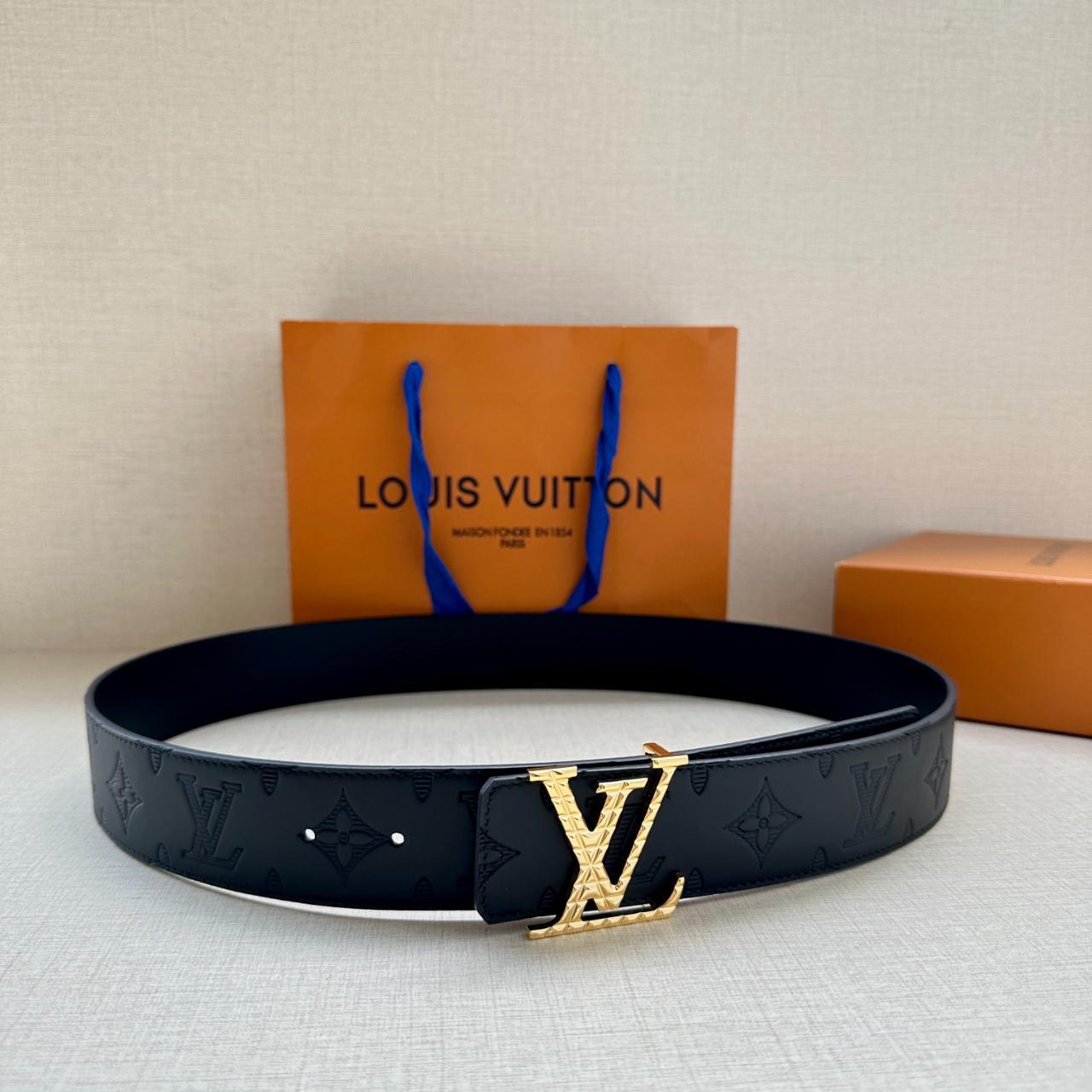 Louis Vuitton belt Slight red distressed threads - Depop