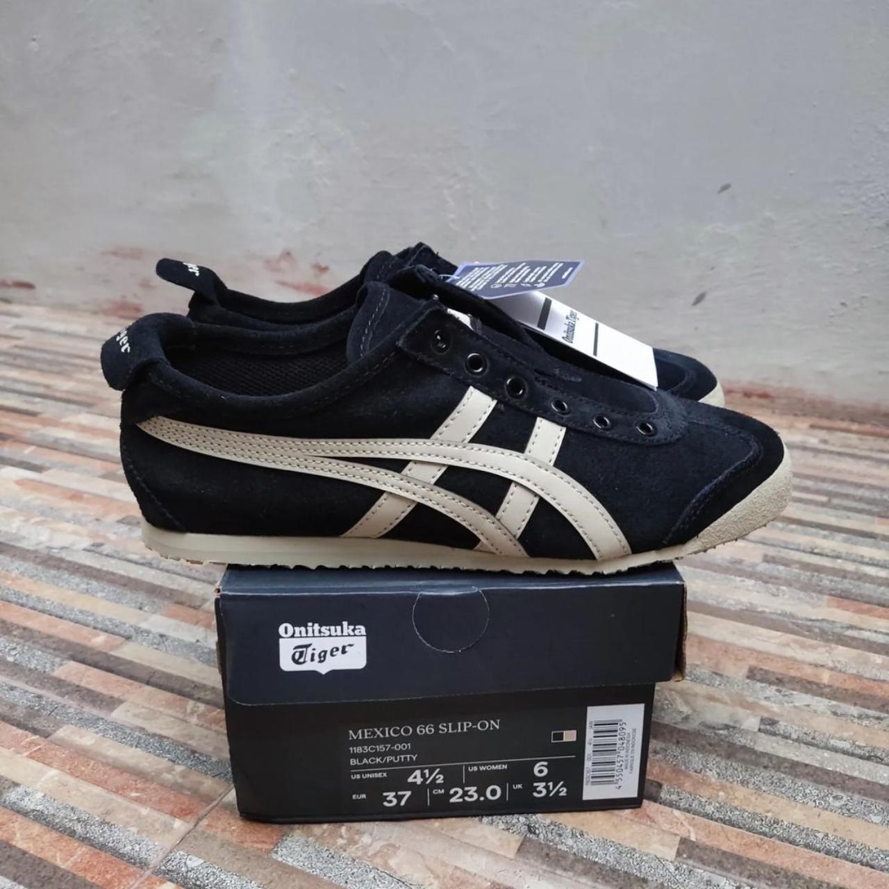 Onitsuka Tiger Mexico 66 Slip-On in Fine Suede Details