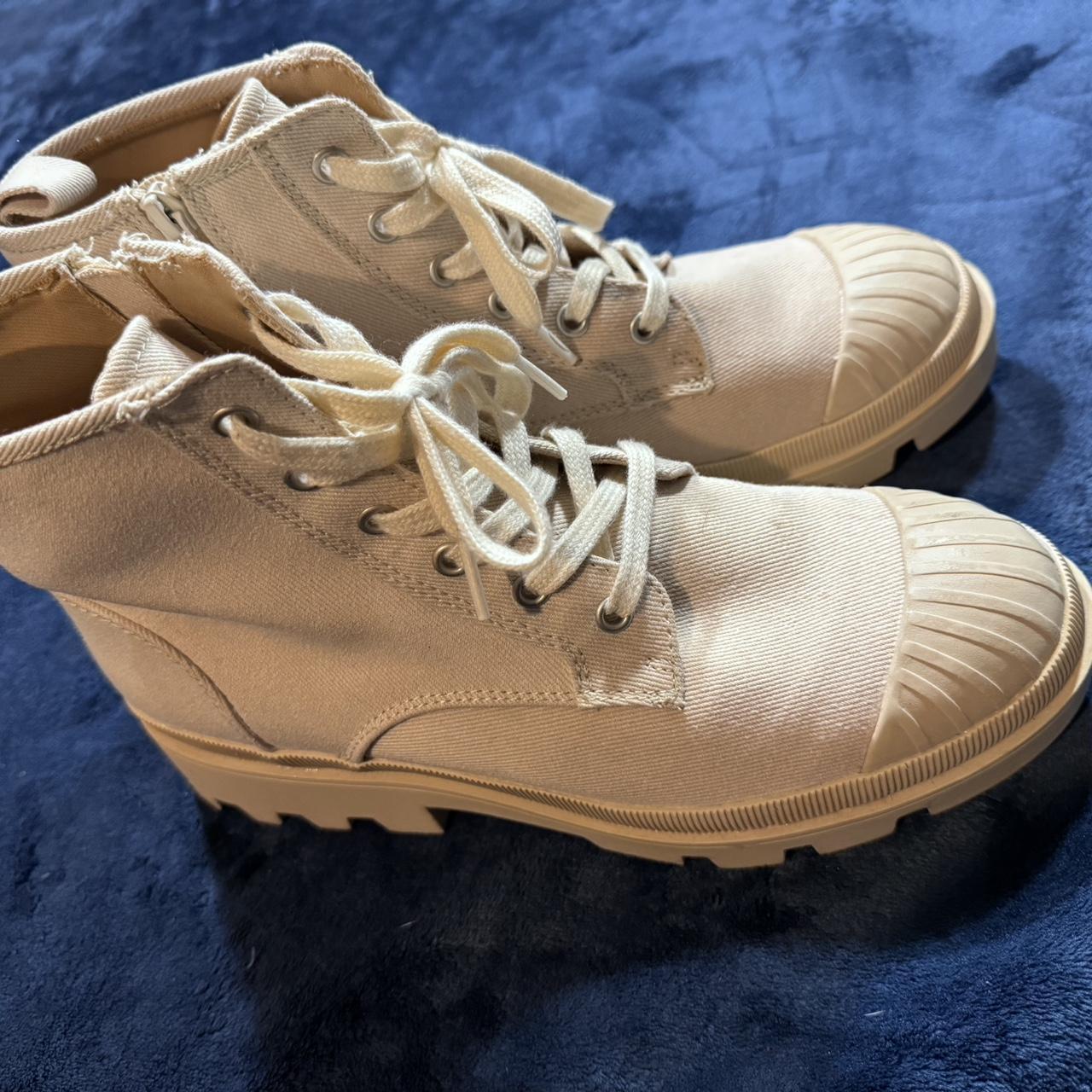combat boots beige