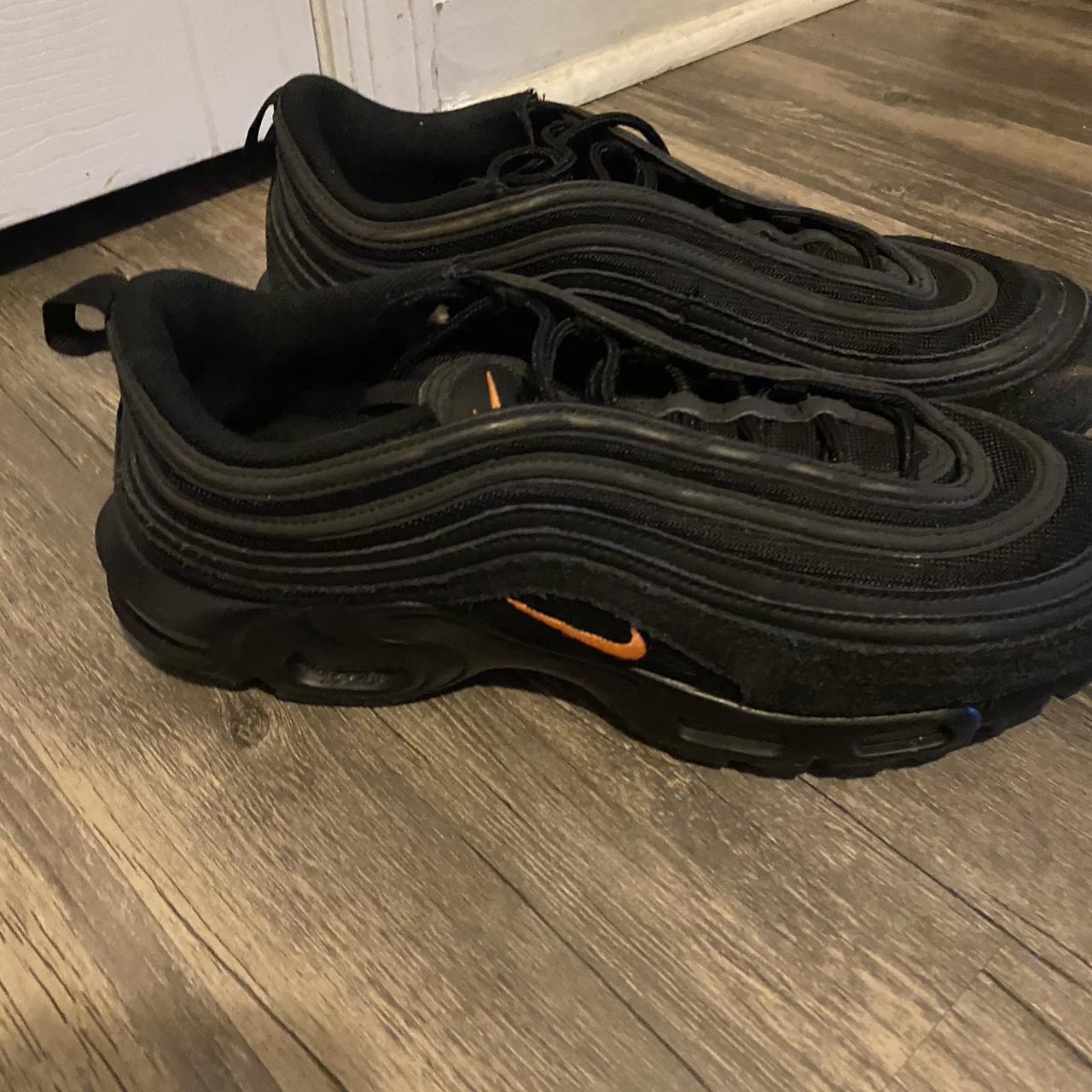 Nike tuned 97 black hotsell hyper crimson