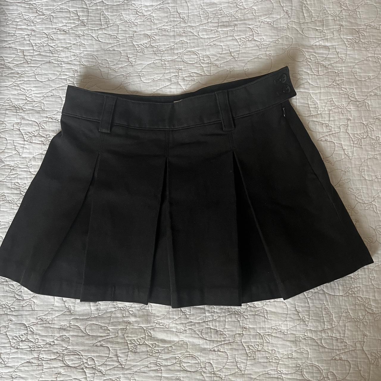 Aritzia skirt - Depop