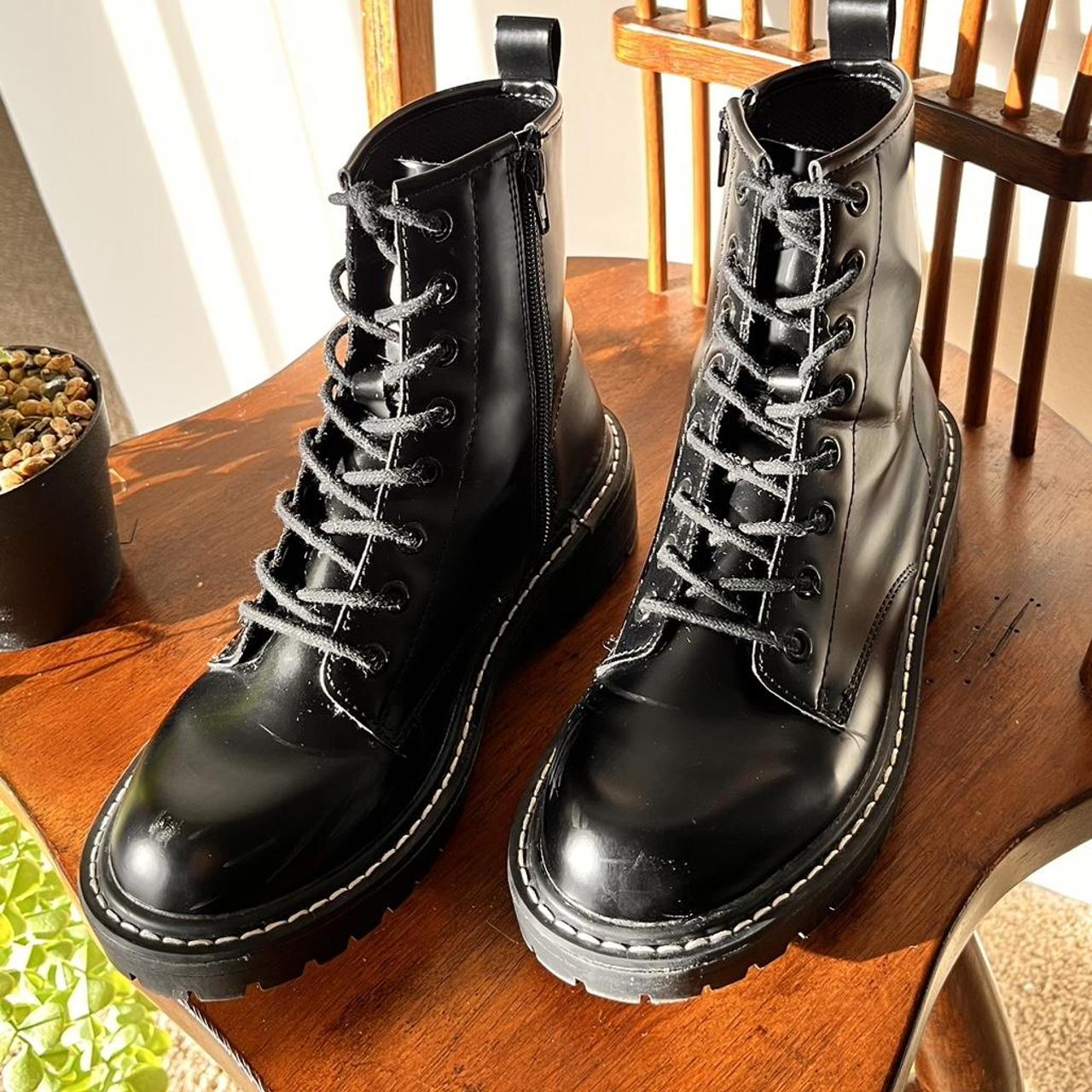 Unique and beautiful black boots Size 7 but I’m... - Depop