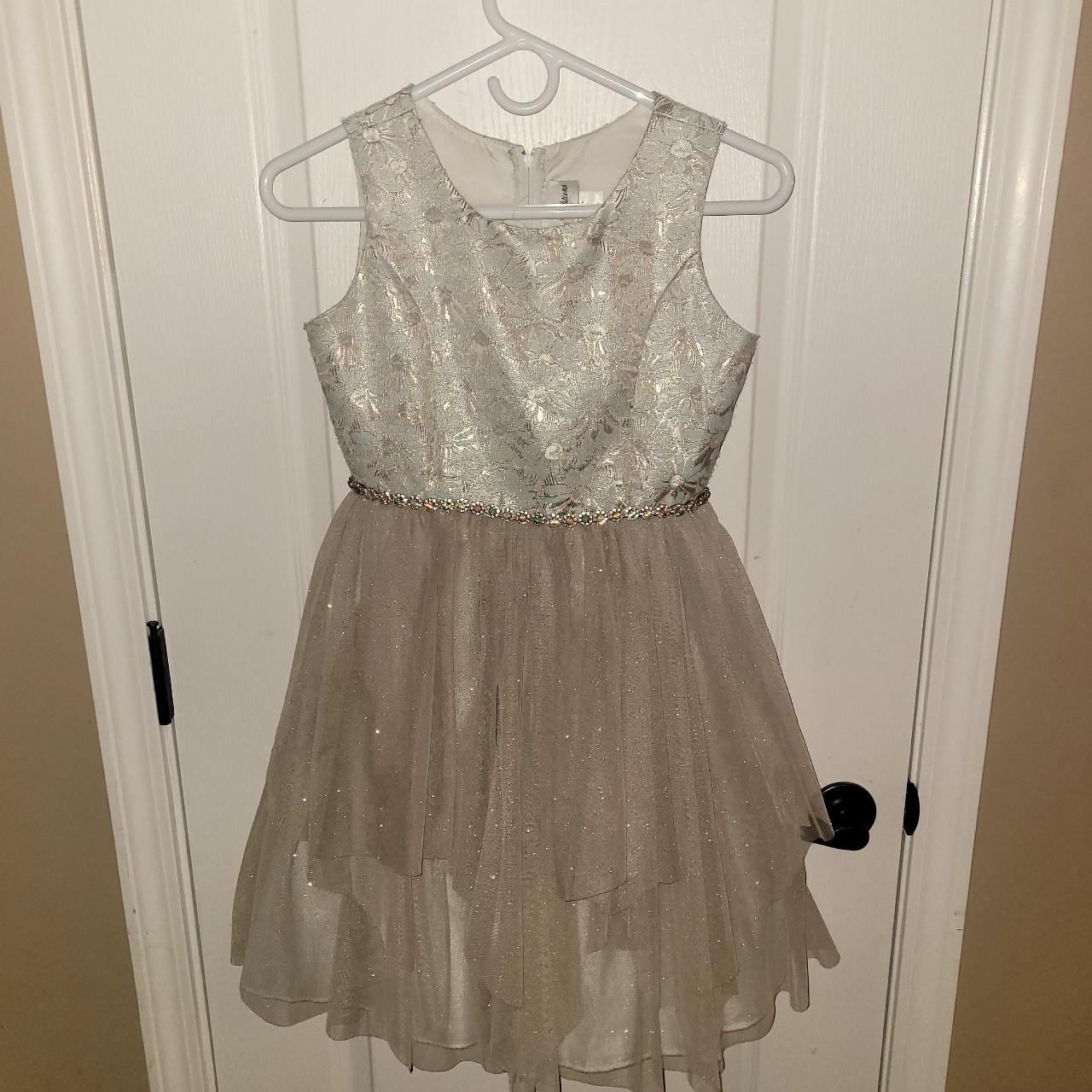 Beautiful Rare Editions Sleeveless Embroidered. Depop