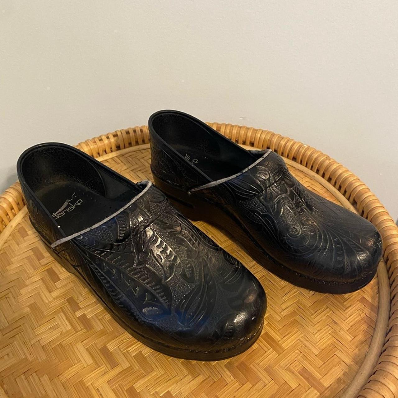 Dansko size 39 EU or 8.5 US black patent leather. Depop