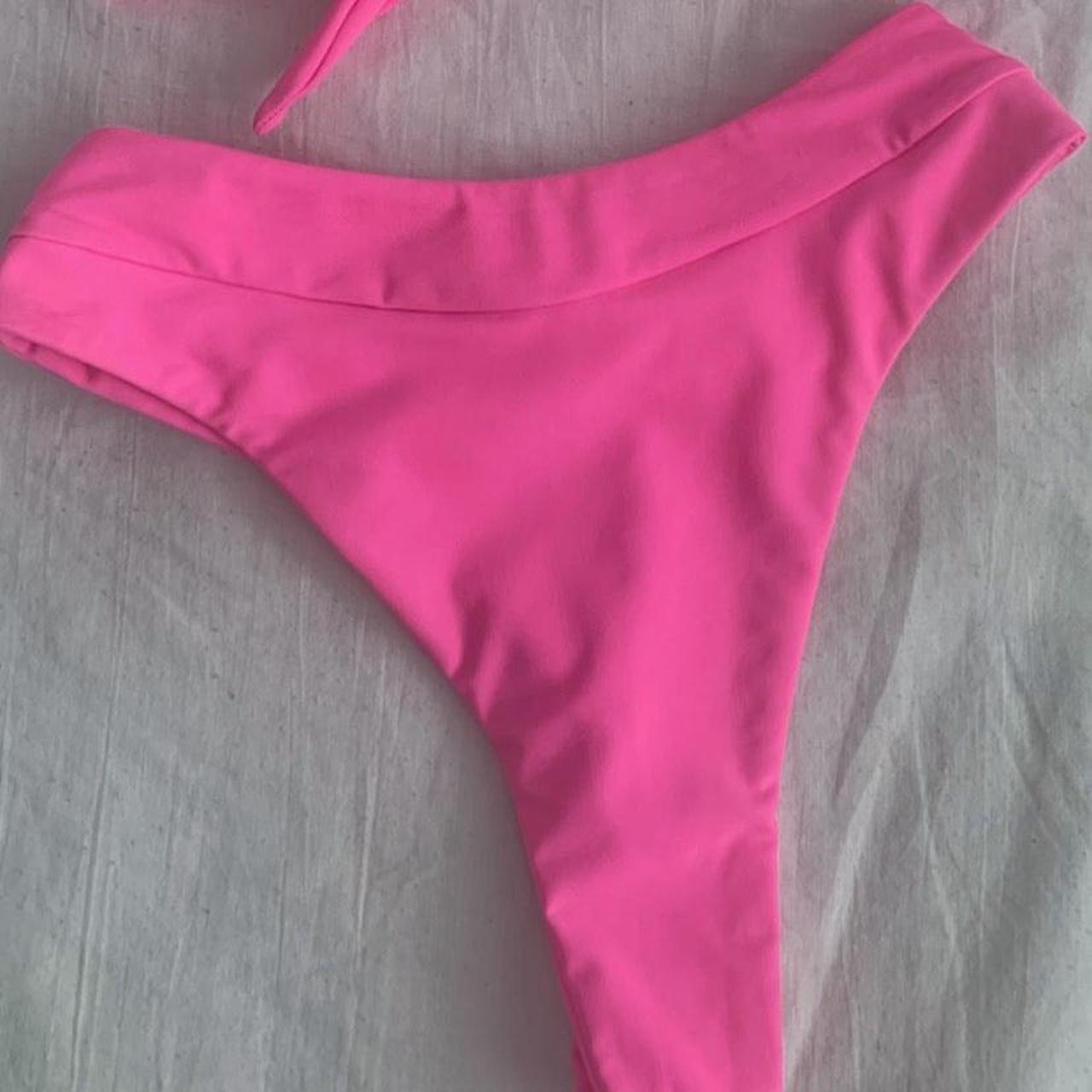 item listed by giselleviera