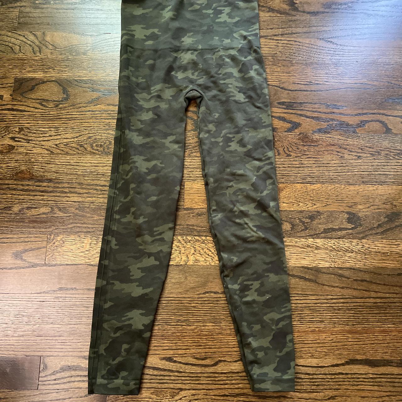 Spanx seamless size large green camo leggings