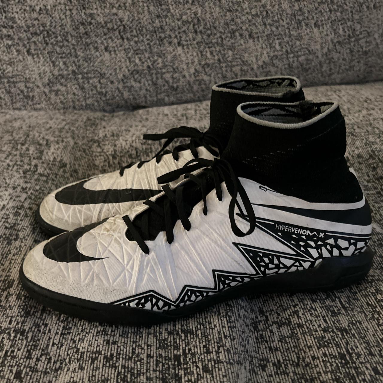 nike hypervenom black and white indoor