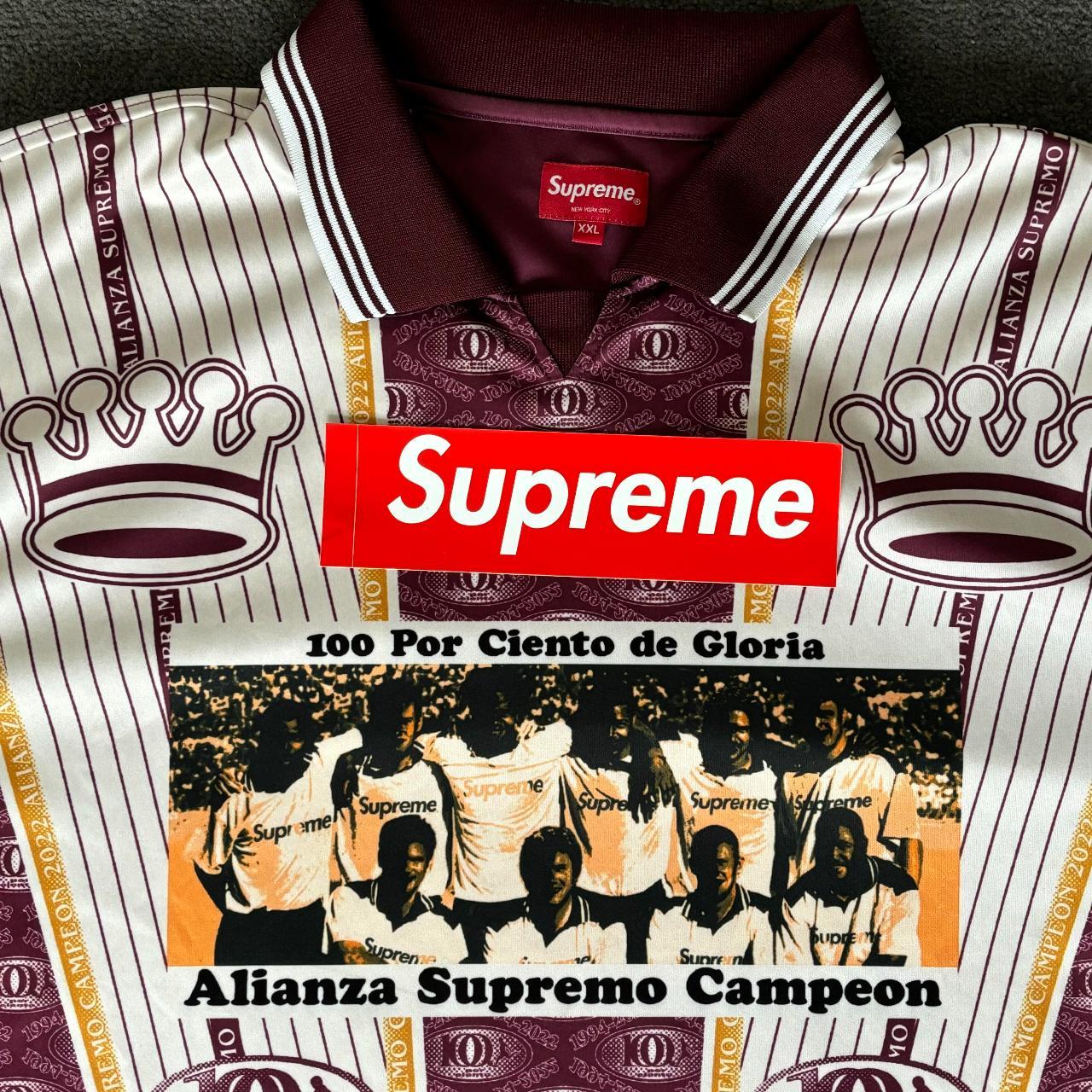 ウェア supreme Por Ciento Soccer Jersey Supreme Por Ciento Soccer Jersey (FW22) - $110