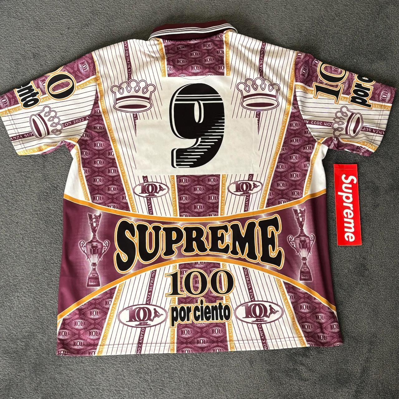 ウェア supreme Por Ciento Soccer Jersey Supreme Por Ciento Soccer Jersey (FW22) - $110