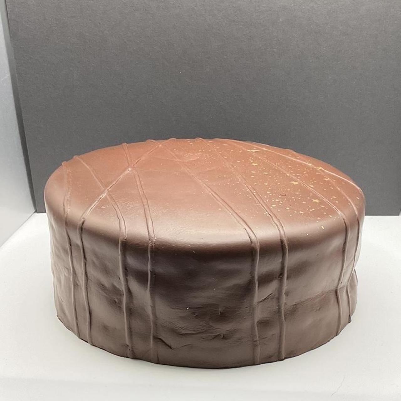 iBloom Jumbo Chocolate Cake Almost brand new, no... Depop