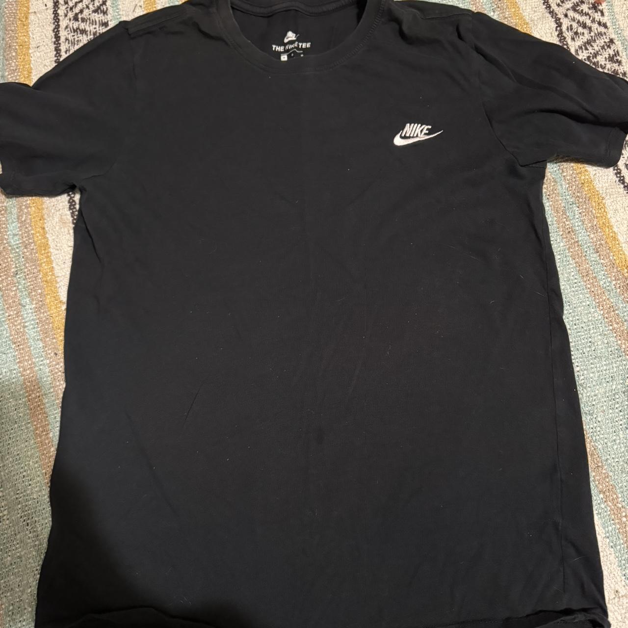 mens medium nike shirts