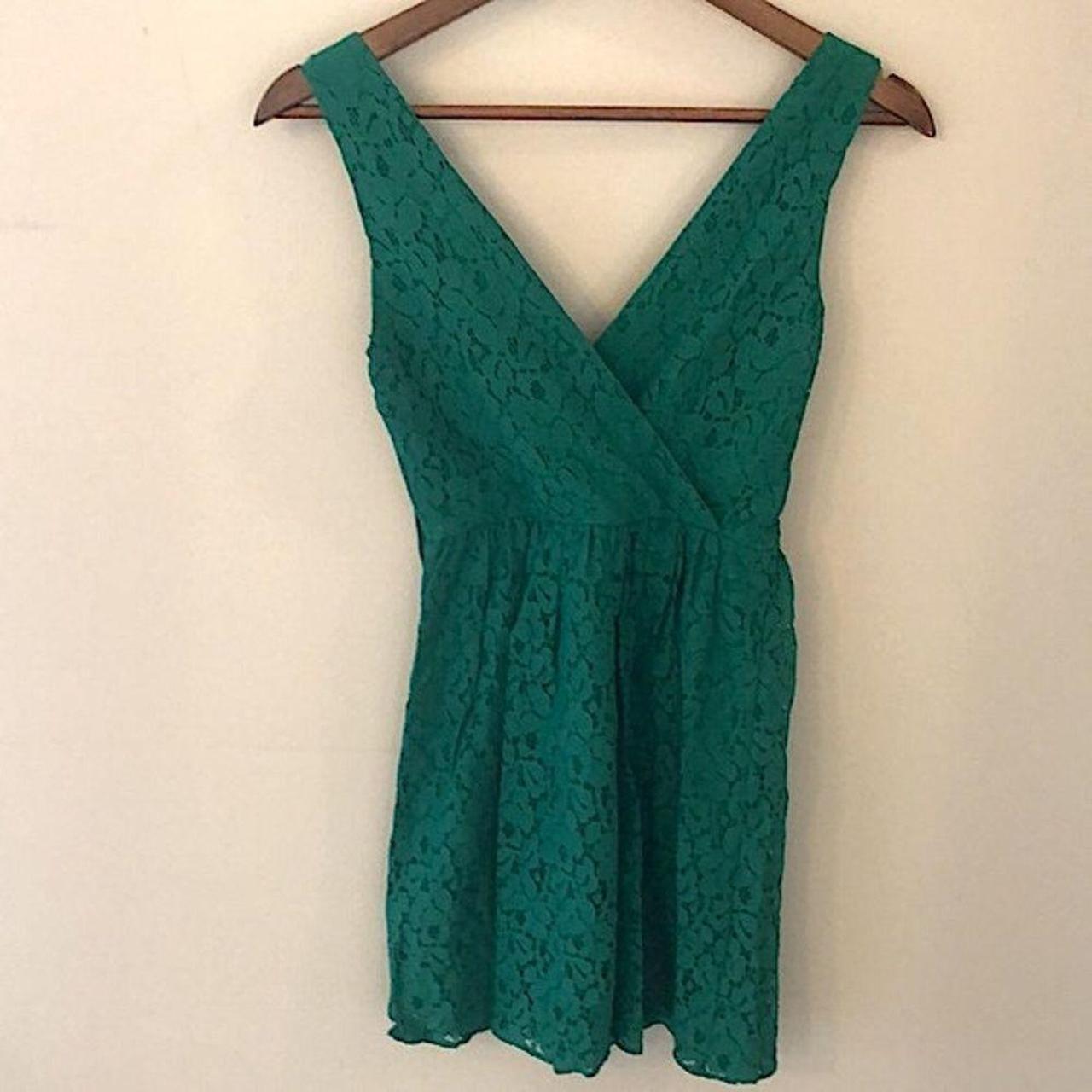 Bloomingdales Kelly Green sleeveless mini dress lace