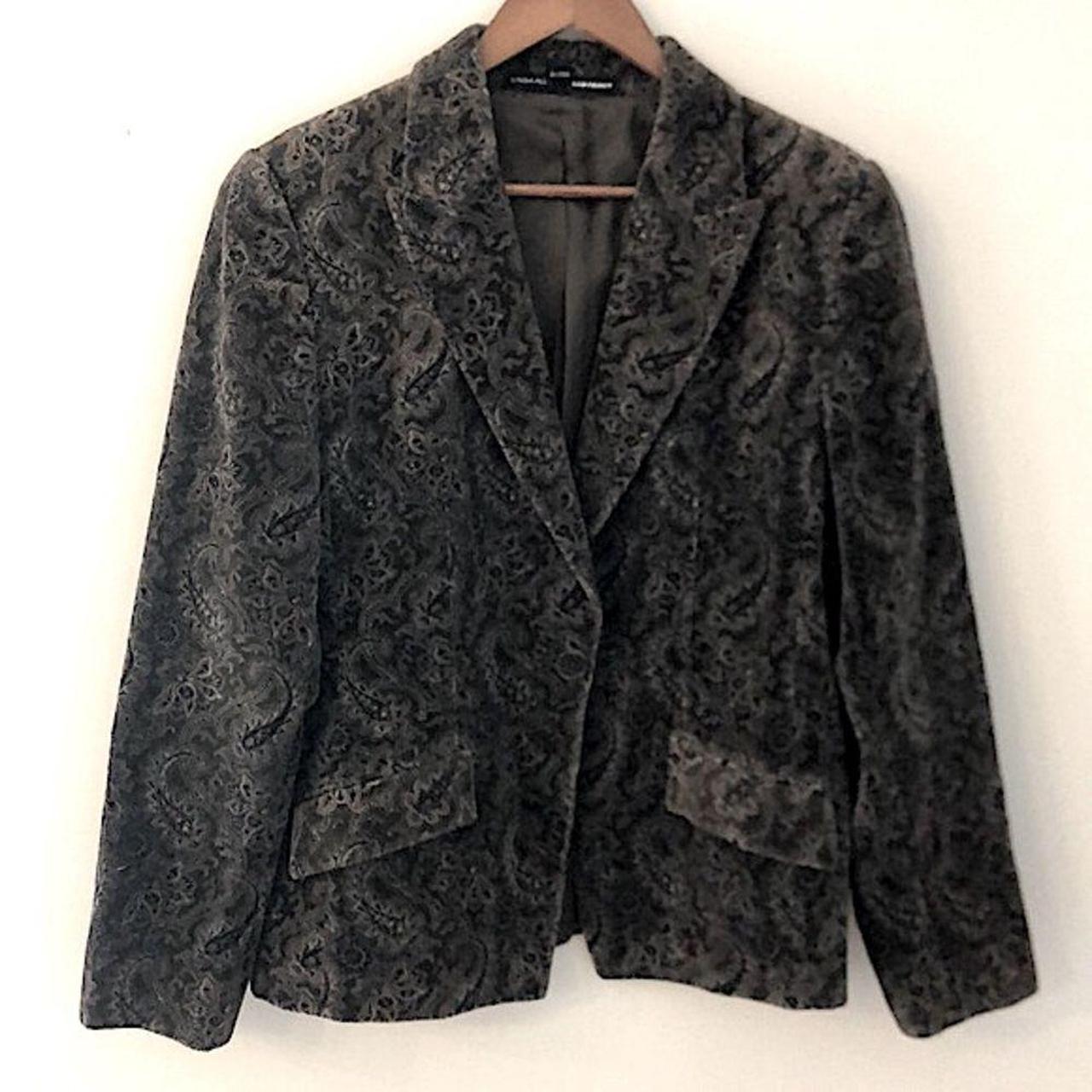 Linda Allard Ellen Tracy blazer. Features a plush. Depop