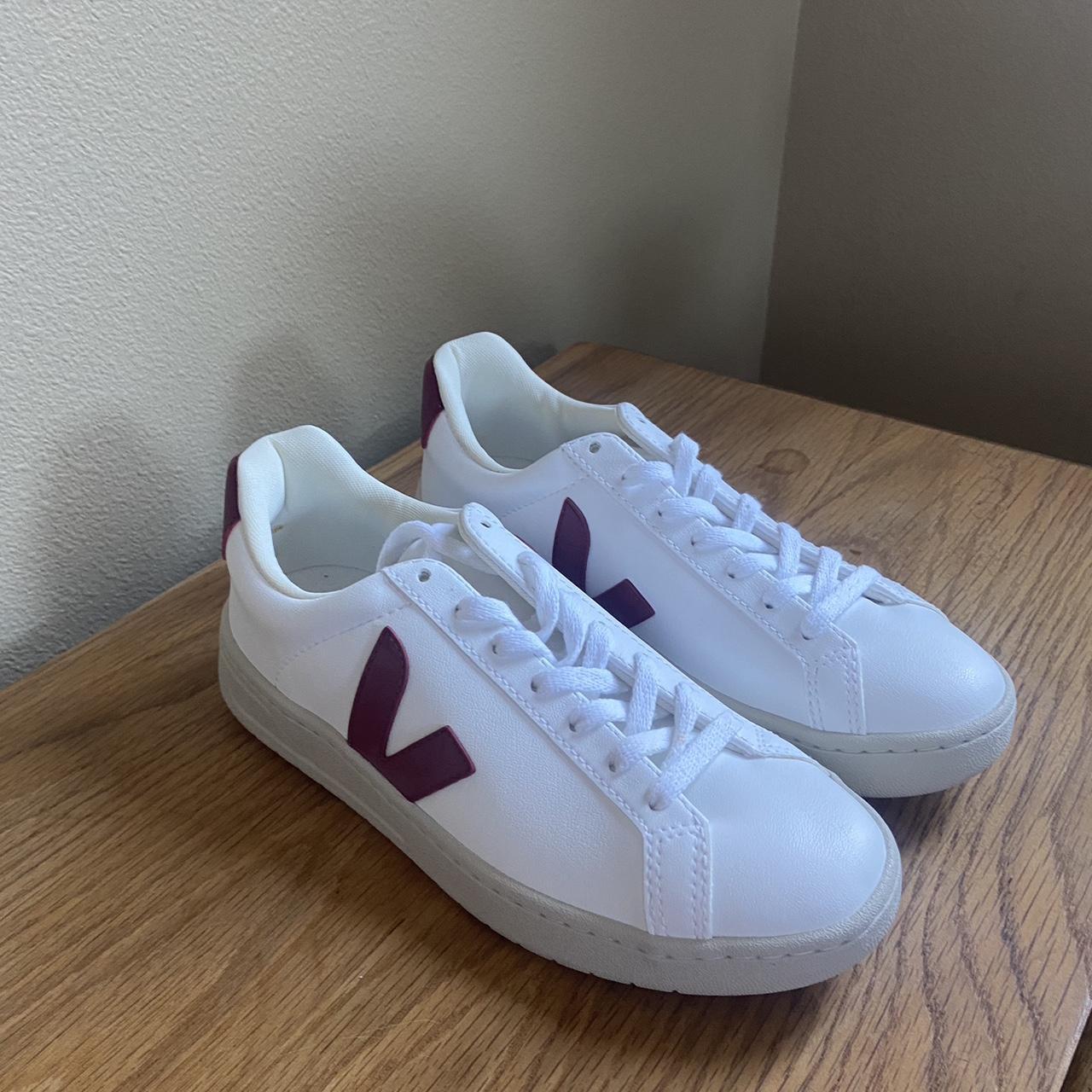 vejas black and white