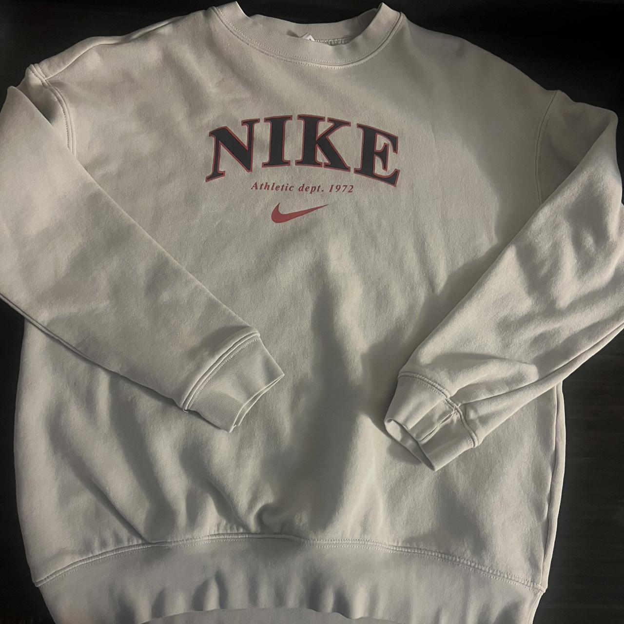 Nike sweater - Depop