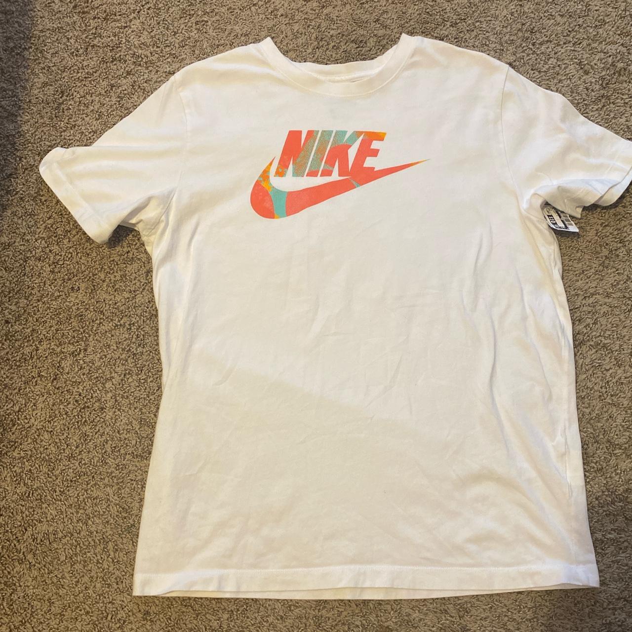 WHITE NIKE T-SHIRT | SIZE L | LIKE NEW - Depop