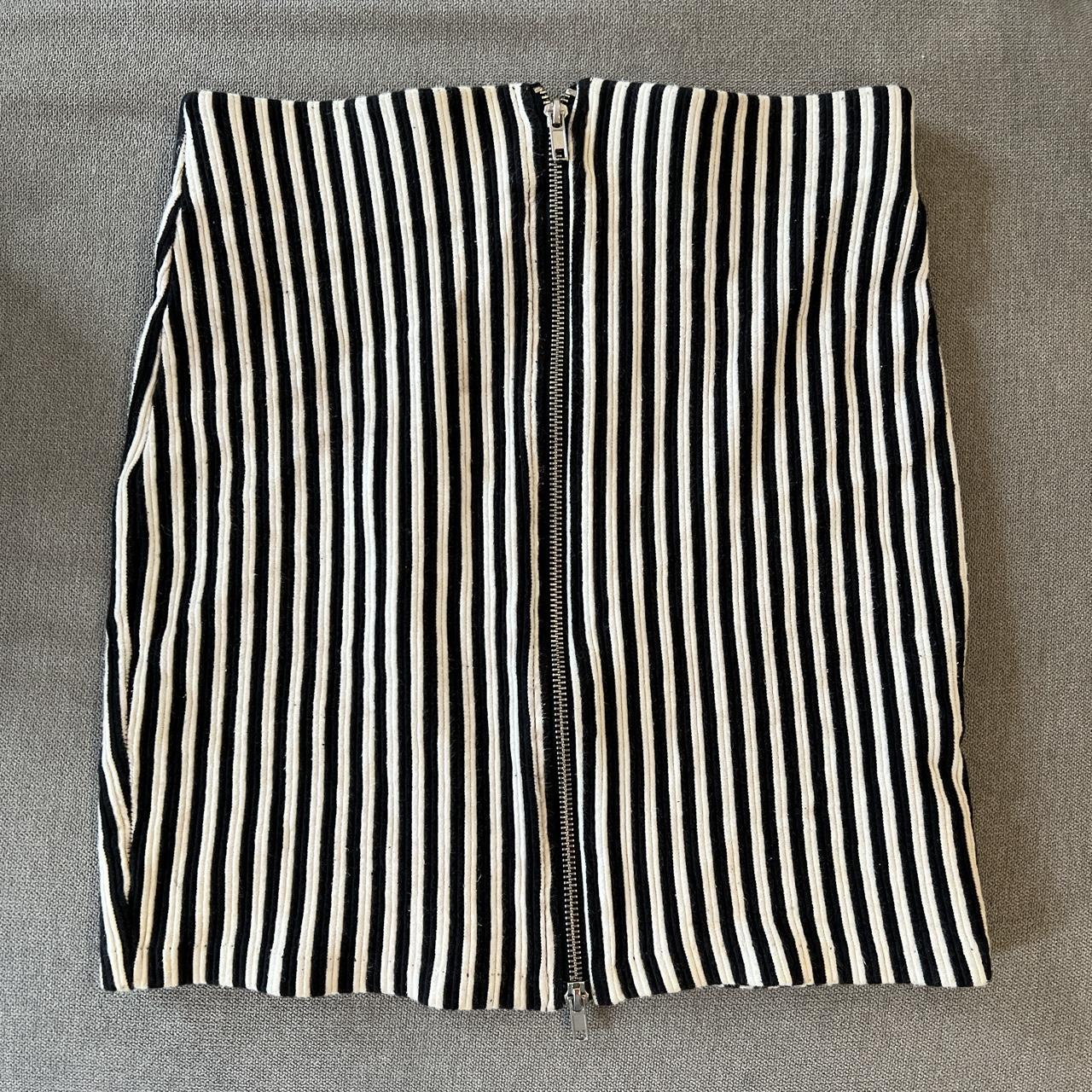 Zipped mini skirt striped black and white size small