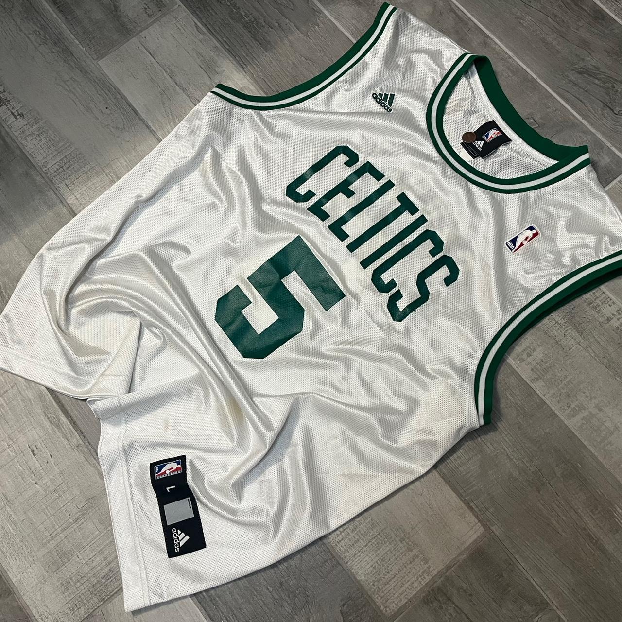 item listed by thr1ftwav3
