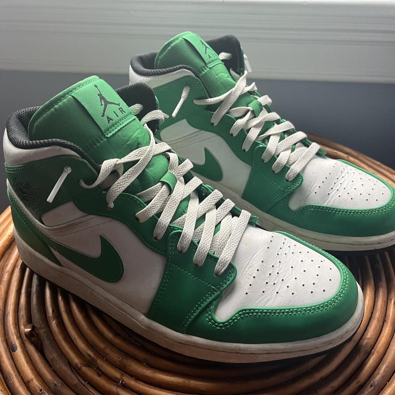 item listed by thr1ftwav3