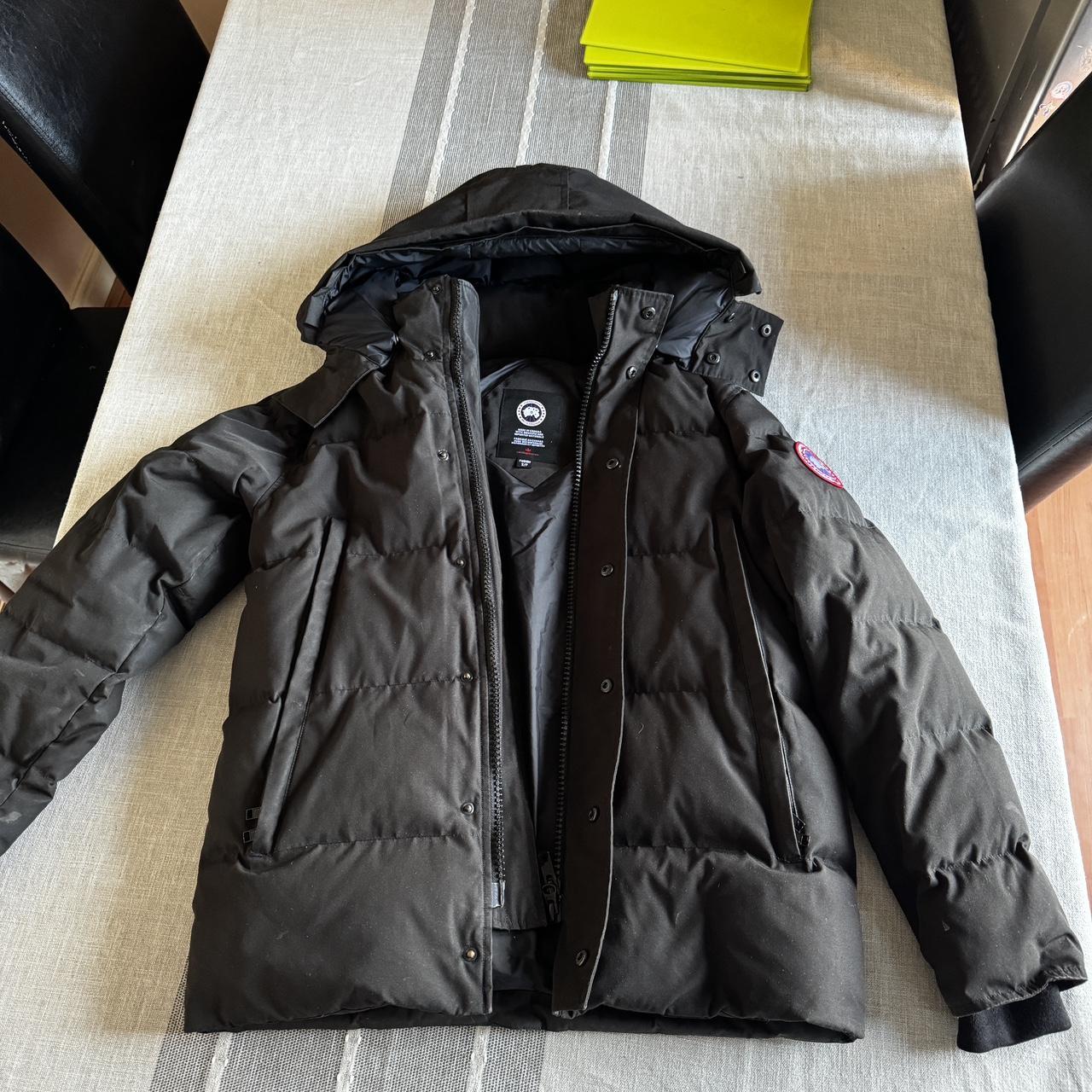 MENS Small fits medium Canada Goose Wyndham Parka