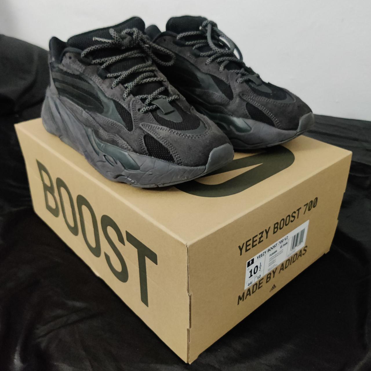 Depop yeezy sale 700