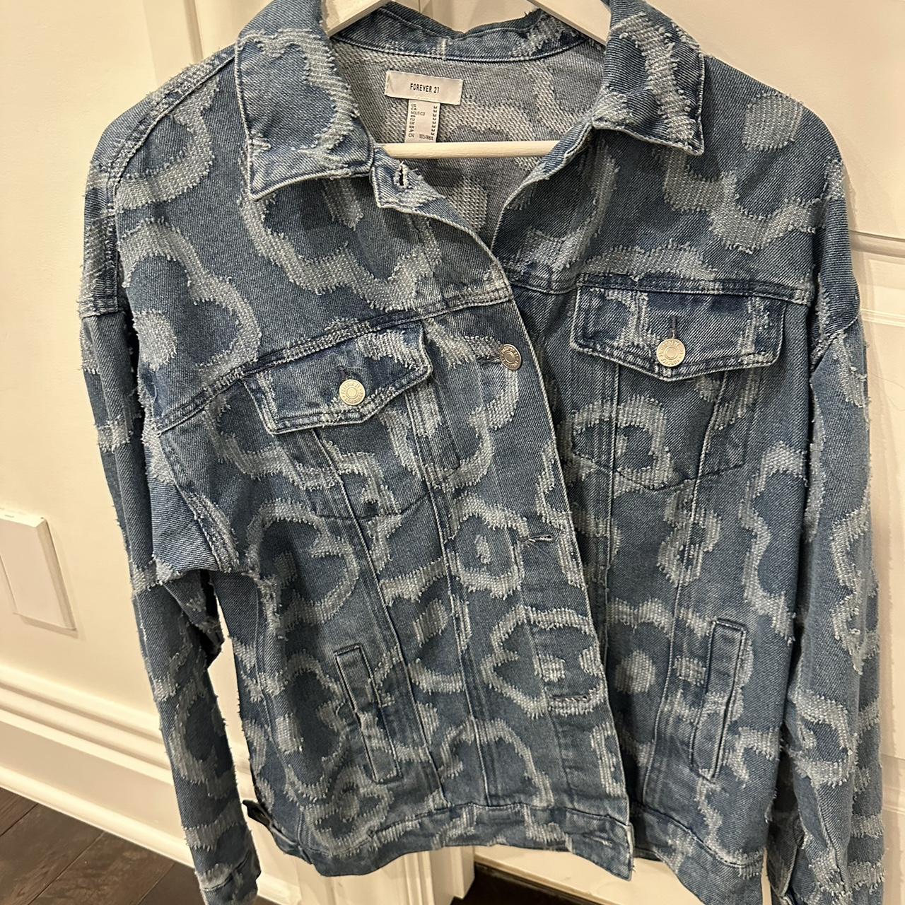 Flower print denim jacket Forever 21 Slightly. Depop