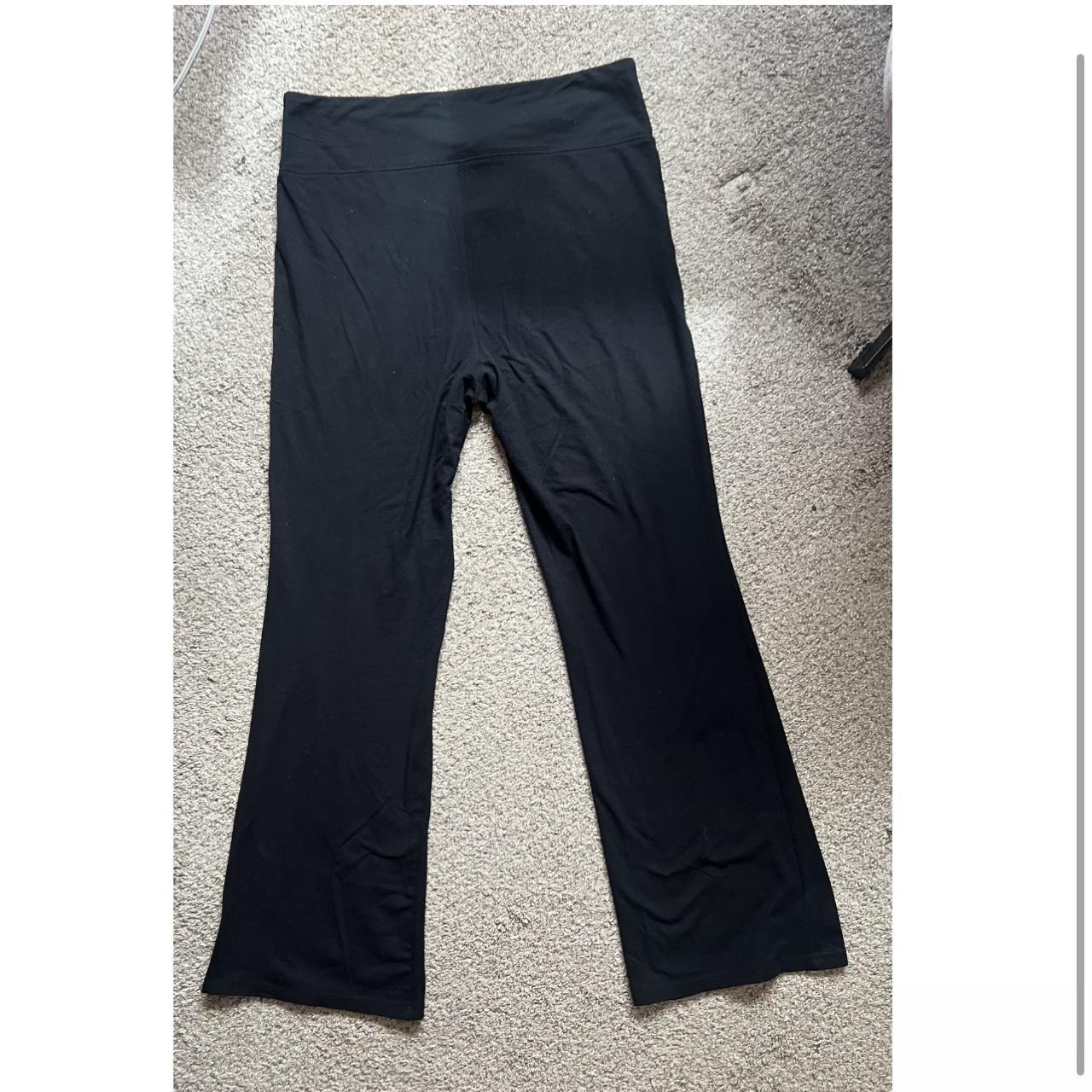 CLOSET CLEANOUT‼️🌸🧸 cute black flare leggings - Depop