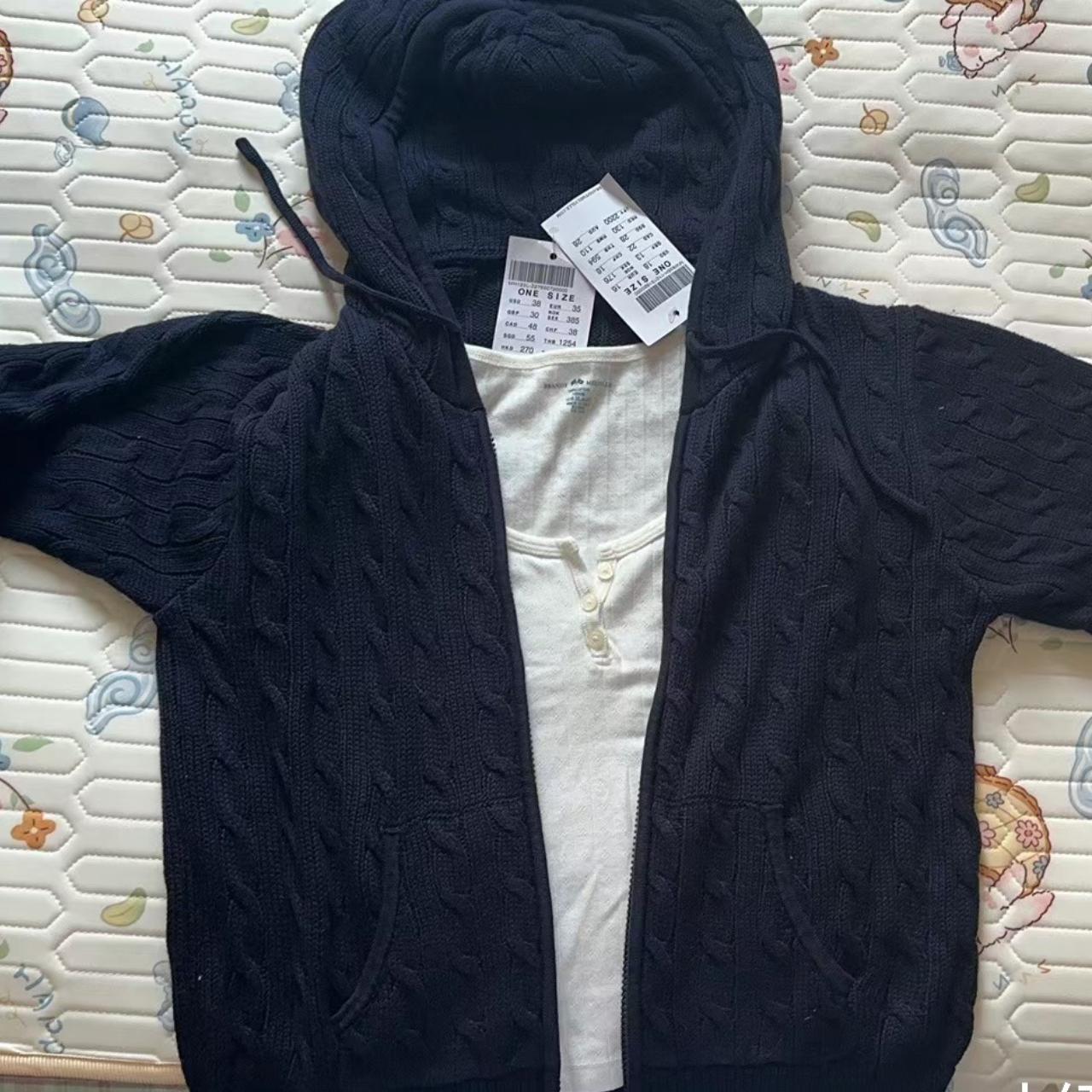 Brandy Melville AYLA CABLE KNIT HOODIE NWT with free - Depop