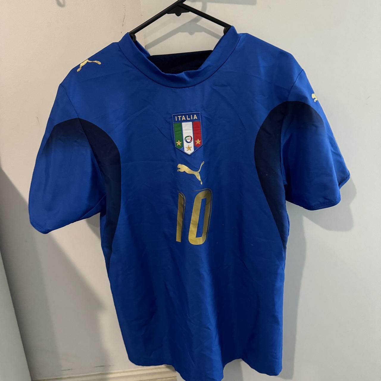 Italy Home Kit - Totti #10 Not an authentic kit - Depop