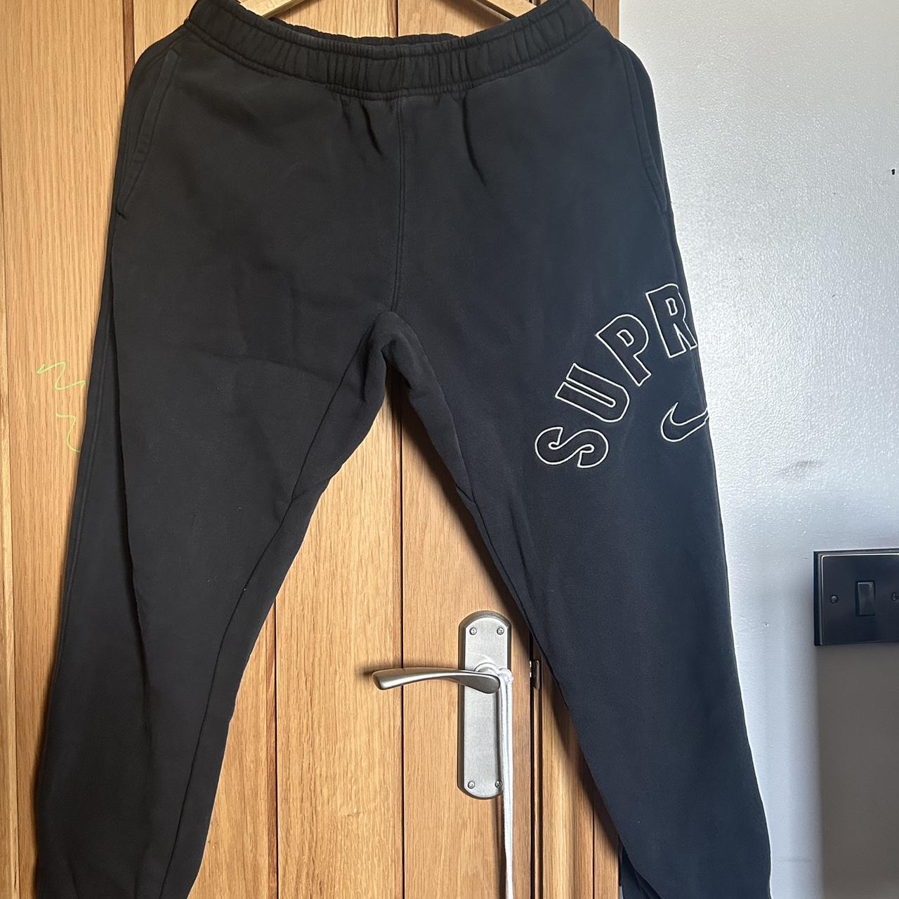 Supreme nike store joggers