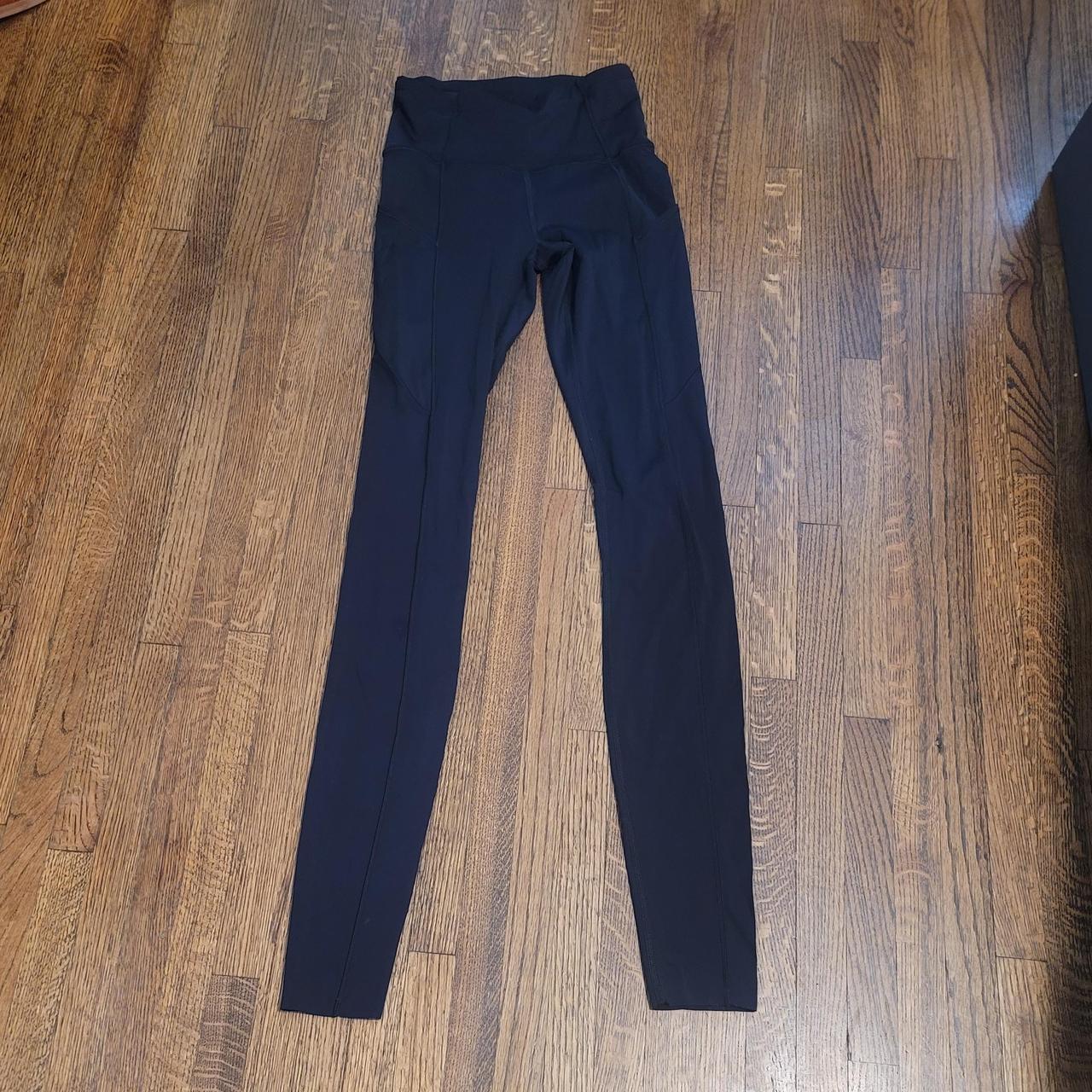 black lululemon race leggings w pockets on the side - Depop