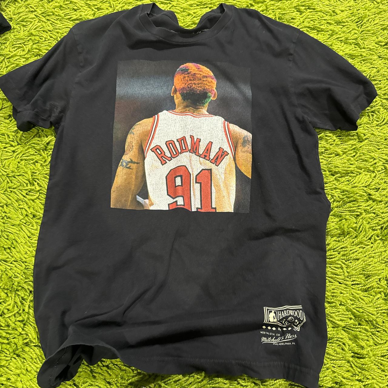 Mitchell & Ness Men's T-shirt - Black/Red - M – Vintage Dennis Rodman basketball graphic tee …