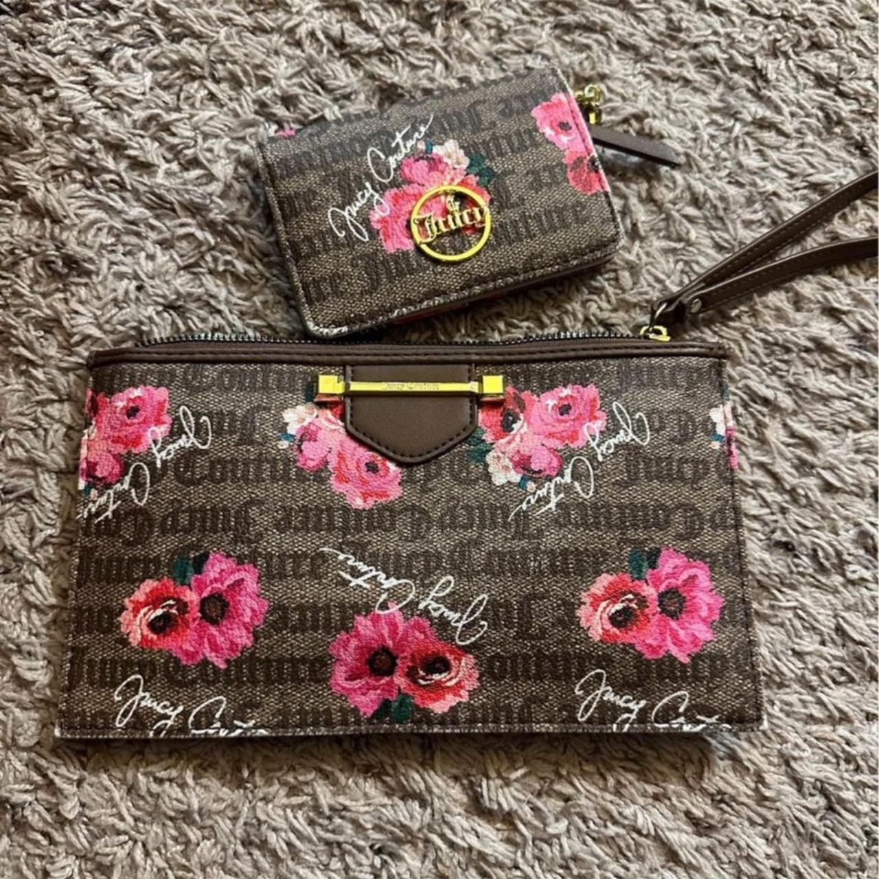 Juicy outlets Couture Wrislet wallet