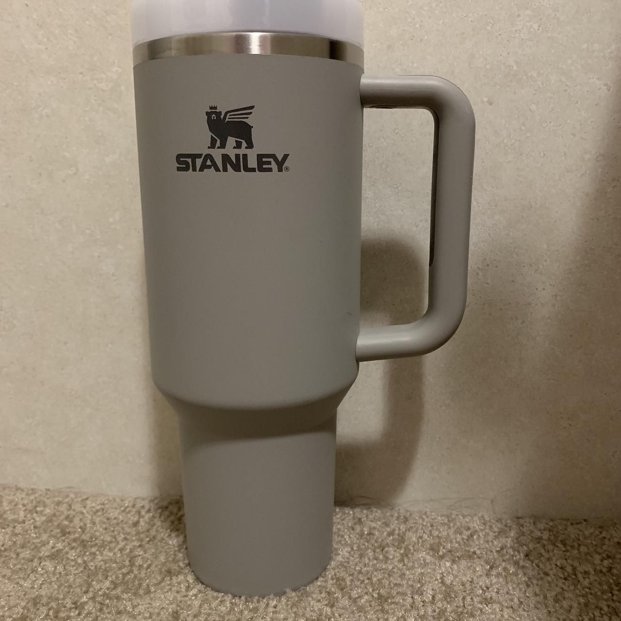 green stanley 40 oz flowstate quencher tumbler from - Depop